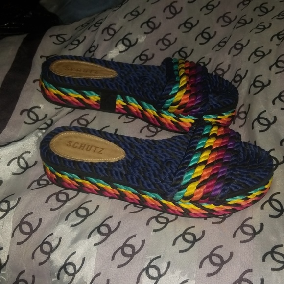 One size 7 Sandal - Picture 2 of 4